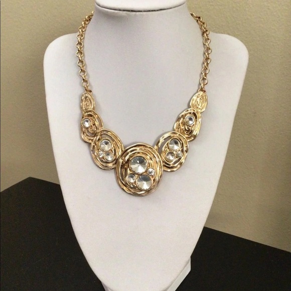 NWOT. Statement Gold Tone & Rhinestones Necklace. - Picture 5 of 9